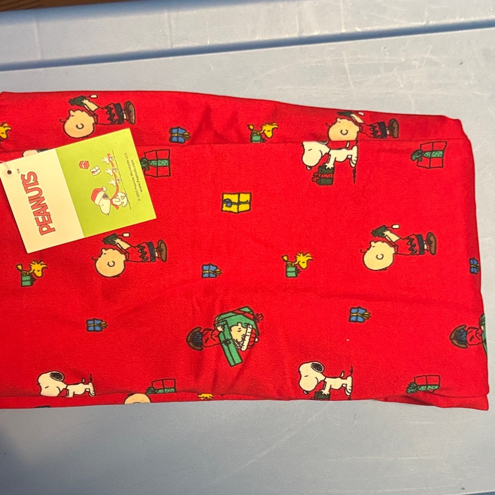 Peanuts cozy Red Snoopy fleece lined leggings new with tags